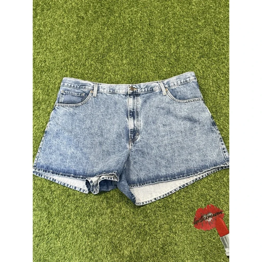 Levis High Waisted Mom Shorts Plus 24W Medium Blue Wash Denim Jean Jorts‎ Cotton
